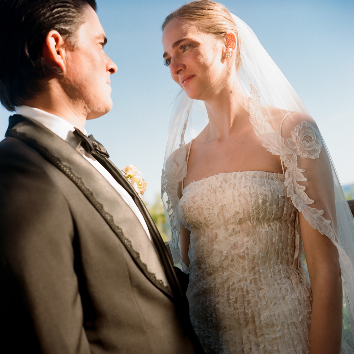 Sam & Olivia, face to face in the Tuscan light